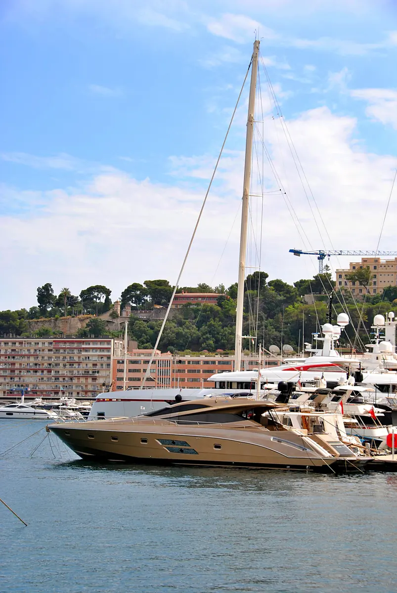 Yachts & marinas